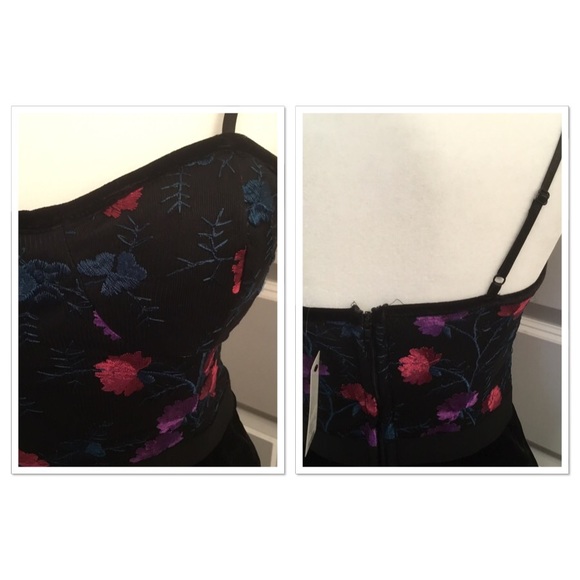 Francesca's Tara Embroidered Velvet Dress NWT Med - Picture 7 of 8